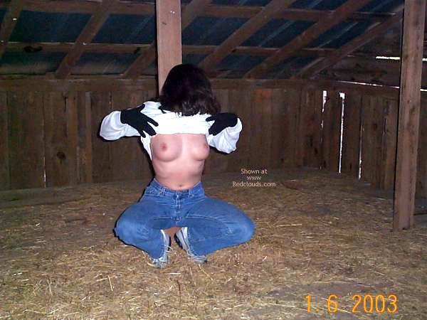 Pic #1Peachgirl On The Farm