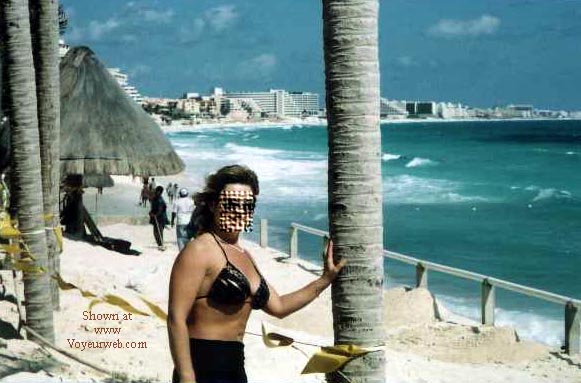Pic #1 Wife in Cancun