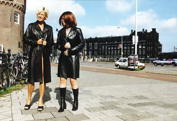 Pic #1 *GG Greta and Lisa Nude on Prins Hendrikkade