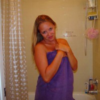 Pic #1 Karinne Showers For Voyeurweb