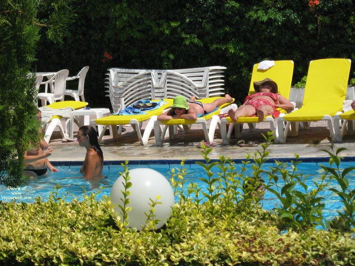 Pic #1Sweden Girls On Pool, Kalkidiki, Greece Part 1