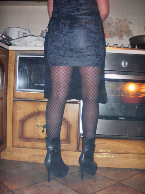 Pic #1NY Cooking In Pantyhose