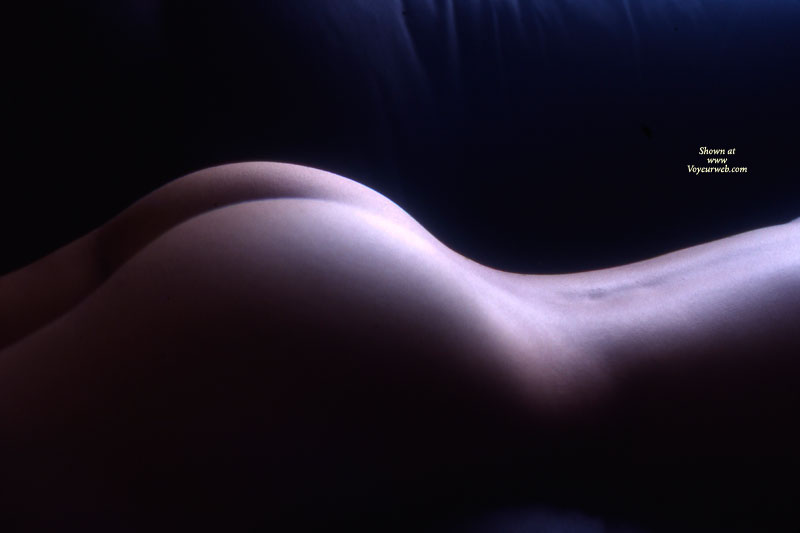 Nude Art - Nude Amateur , Faceless Ass, Real Ass, Lying On Stomach, Curvy Ass, Artistic Nude On Couch, Ass Bodyscape