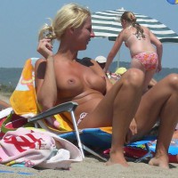 Beach Voyeur:&nbsp;Nipples At Spain Beach