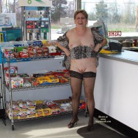 Topless Wife:&nbsp;Flashing At The Gas Station