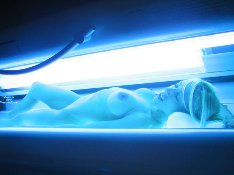 Girl On A Suntan Bed - Blonde Hair, Long Hair, Naked Girl, Nude Amateur , Slender Body, Nude Friend, Tanning Bed, Nude Tanning, Erotic Floresence, Nude Blonde Tanning, Naked Tanning, Large Areola, Tanning, Sexy Blonde, Closed Eyes