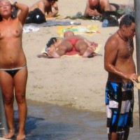 Pic #1 Beach Voyeur:&nbsp;Beach Shower