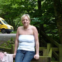 Topless Amateur:&nbsp;Country Walk