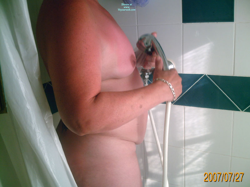 Pic #1Nude Me Shower