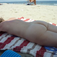 Nude Wife:&nbsp;Hot Beach Pics