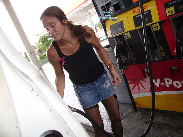 Pic #1Pantieless Girlfriend:&nbsp;Stopped For Some Gas