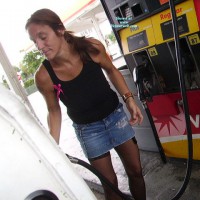 Pantieless Girlfriend:&nbsp;Stopped For Some Gas