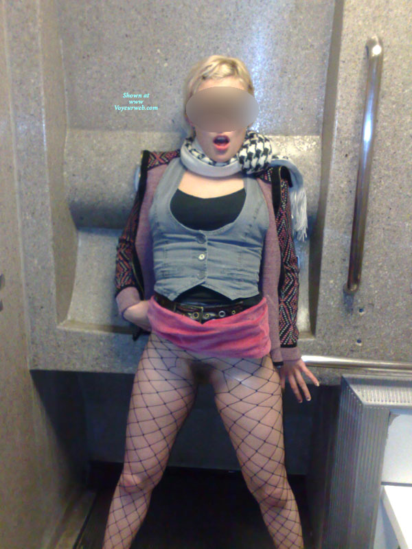 Pic #1Topless Amateur:&nbsp;Fun In The Loos
