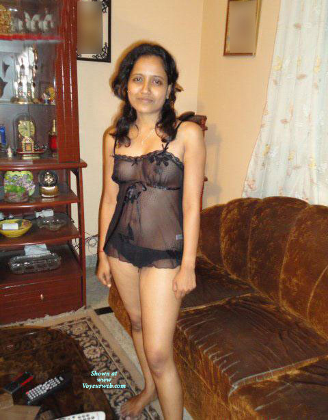 Pic #1Amateur seethrough Indian House Wife