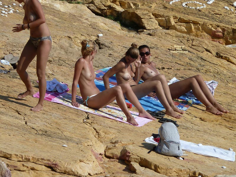 Beach 4 Girls , Beach With 4 Girls In Greece - Sorry Only Nips