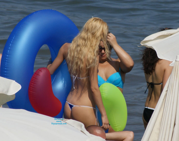 Pic #1Raft Girl Takes It Off