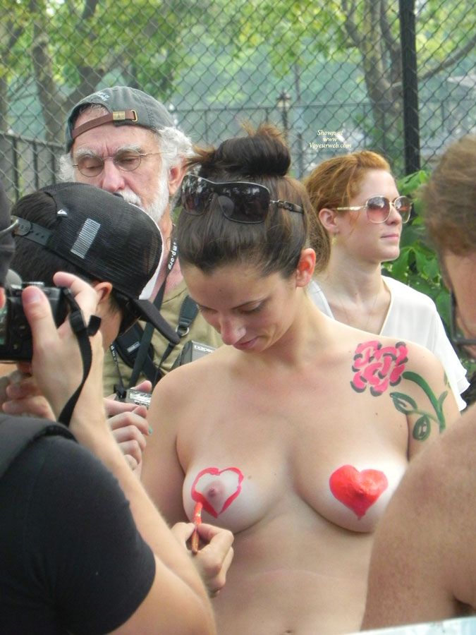 Painting A Heart Onto Her Nipple - Brunette Hair, Nude In Public , Body Painting, Heart Art, Painted Tits, Painted Love Hearts, Painted Breast, Tits In Public, Nipple Power, Event Voyeur