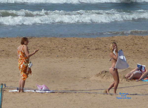 Pic #1Moroccan Beach Babe Changes Top