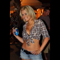 Knotted Shirt Showing Big Cleavage - Blonde Hair, Sexy Face , Cleavage In Knotted Shirt, Sexy In Clothes, Miller Lite Babe Teasing The Boys, Top With Cleavage, Festival Voyeur, Big Boobs, Laid Blouse, Daisy Dukes, Denim Shorts