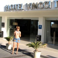Pic #1 Naomi1 Nude In Public