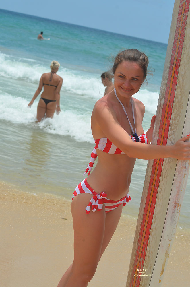 Pic #1Beach Voyeur:&nbsp;Striking A Pose At The Beach - Beach Voyeur