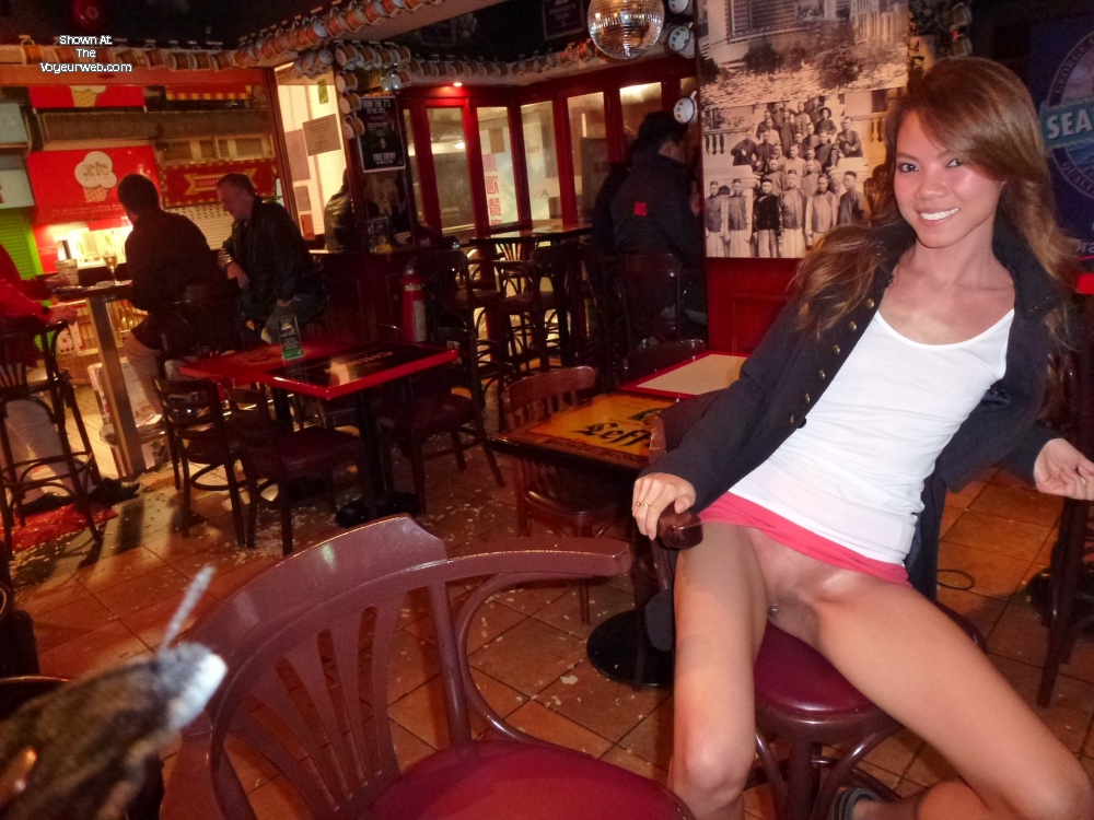 Pic #1Flashing Pussy in Bars and Restaurants in Hong Kong 2