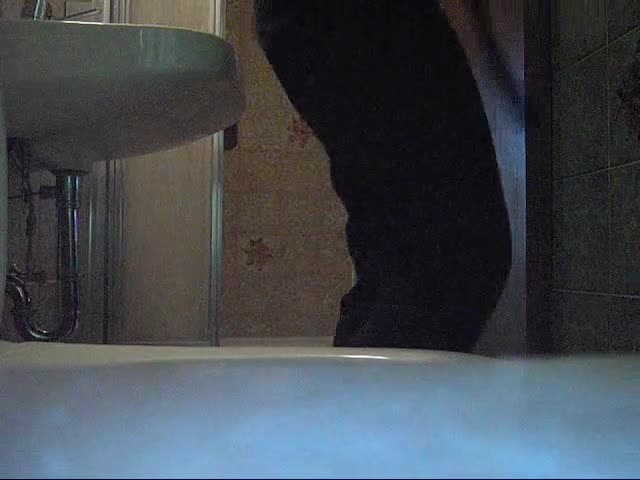 Pic #1Wife Caught Peeing - Wife/wives