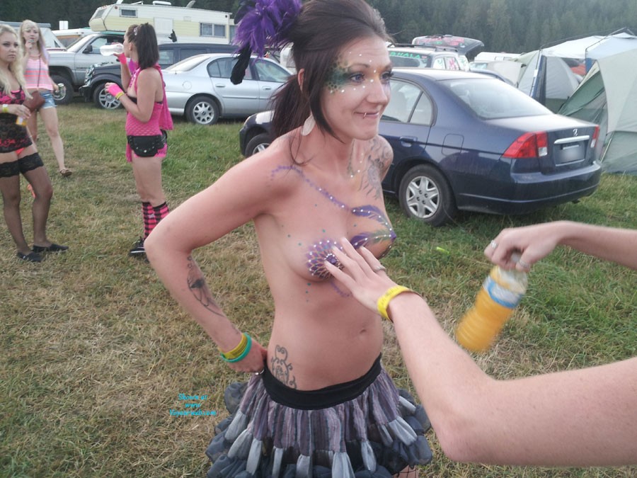 Pic #1Music Festival Paint - Brunette, Girl On Girl, Medium Tits, Tattoos