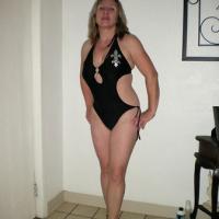 Pic #1 Teasing - Modeling 2 - Dressed, High Heels Amateurs