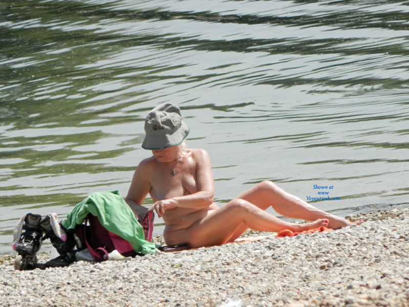 Pic #1 Mature07a - Beach, Mature