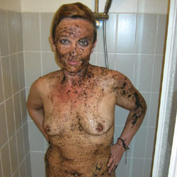 Pic #1 Mimi Cleans Up Her Act - Medium Tits