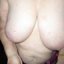 Extremely large tits of my wife - Sue1