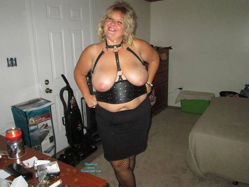 Pic #1K Loves To Show Off Her Sexy Body - Big Tits, Blonde, High Heels Amateurs, Lingerie