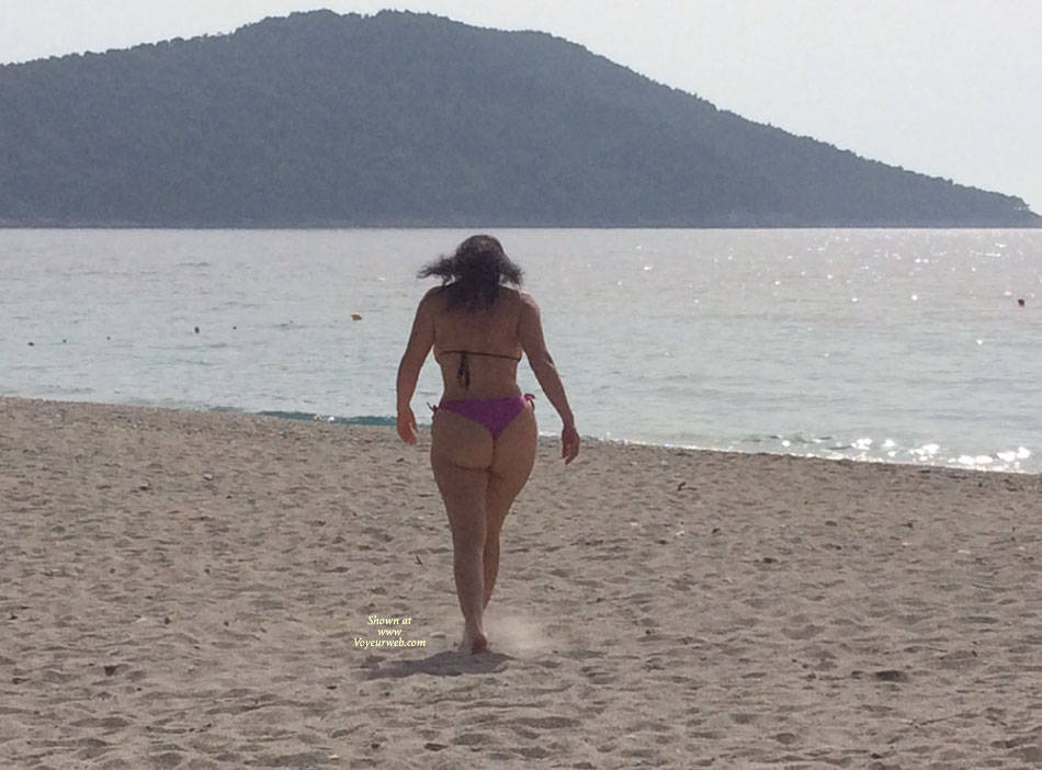 Pic #1 What An Ass! - Beach Voyeur, Bikini Voyeur
