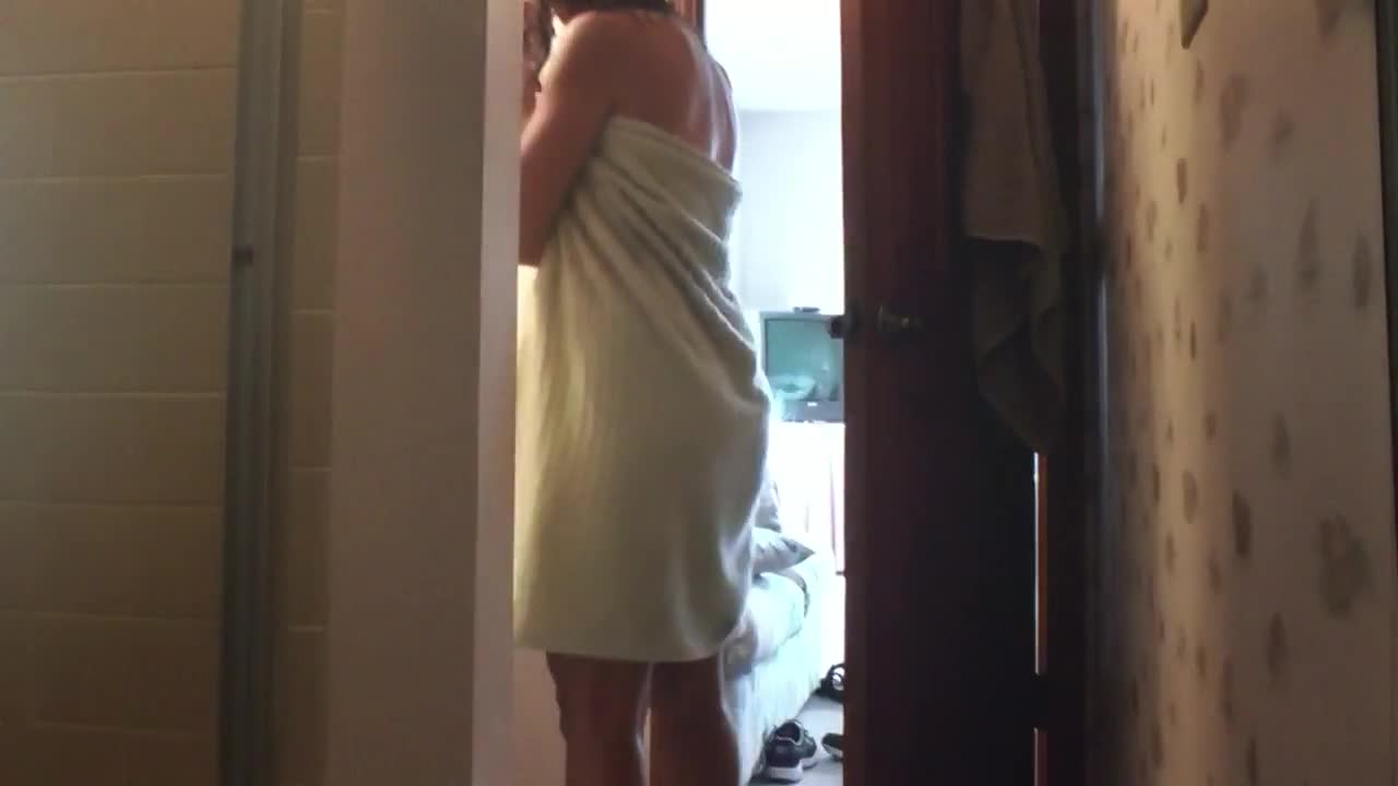 Pic #1Hottie GF Buck-Naked After Shower! - Gf