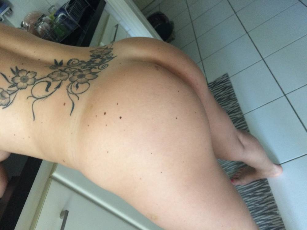 Pic #1 My wife's ass - Bebe