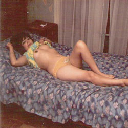 Pic #1 Birthday Present - Nude Girls, Bush Or Hairy, Amateur, Gf