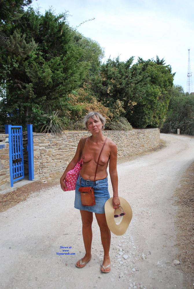 Pic #1 En Vacances - Nude Amateurs, Beach, Outdoors