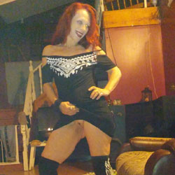 Pic #1 Having Fun - Pantieless Girls, High Heels Amateurs, Redhead