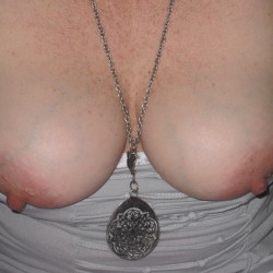 Medium tits of my wife - teess
