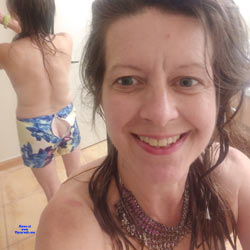 Pic #1 Showing Butt Crack - Brunette, Amateur