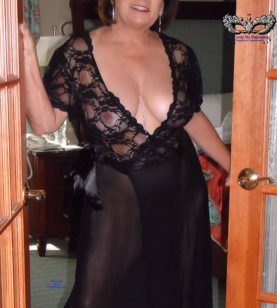 Pic #1 Heels And Robe - Big Tits, Mature, See Through, Amateur