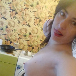 Home Selfies - Nude Girls, Brunette, Amateur