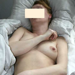 Swedish Woman Nude In Bed - Nude Amateurs
