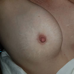 Pic #1 Lazy Sunday Morning - Nude Wives, Big Tits, Bush Or Hairy, Amateur