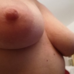 Medium tits of my girlfriend - Elisa