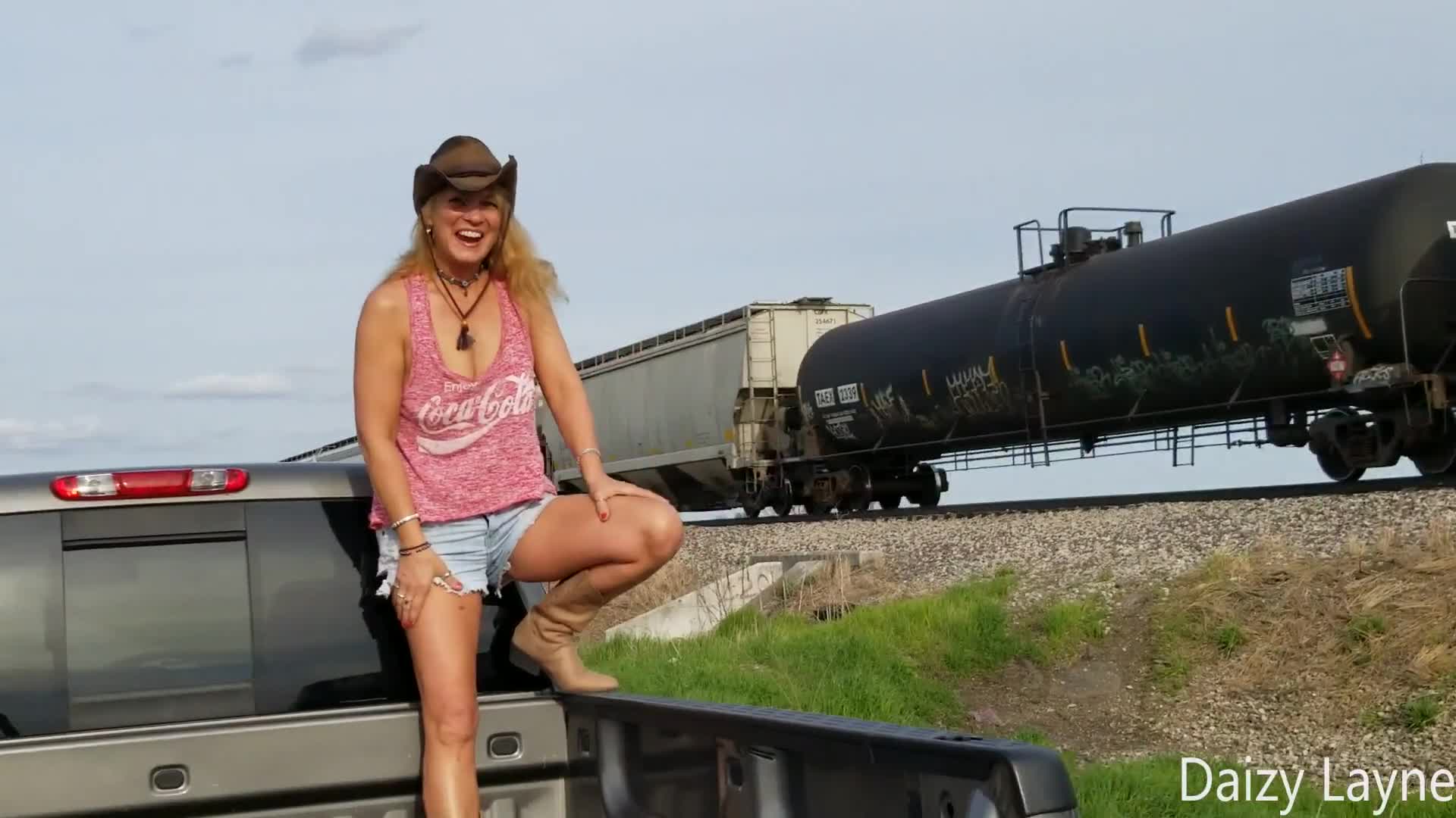 Pic #1Daizy Playing With The Train - Big Tits, Outdoors, Shaved, Amateur