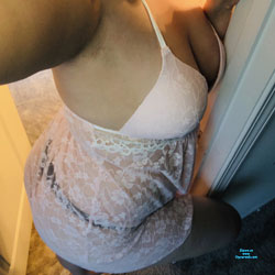 Pic #1 Wife Showing Off - Wife/wives, Amateur