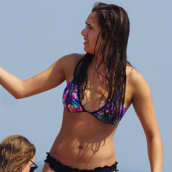 Pic #1 Un Cul D'un Autre Monde - Beach, Brunette, Outdoors, Bikini Voyeur