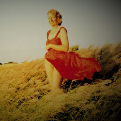Pic #1 Windy Day - Pantieless Wives, Mature, Dressed, Amateur, Outdoors